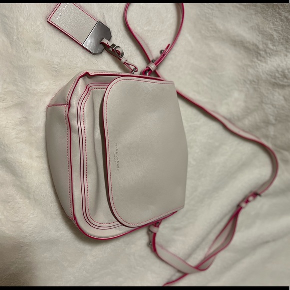 Marc Jacobs Handbags - Marc Jacobs crossbody